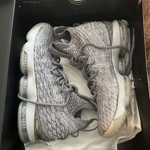 Lebron 15’s city edition with box!